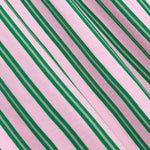 Close-up van de katoenen stof met roze en groene strepen van de Ydence Annie blouse – frisse en luchtige zomerstof.