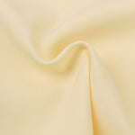 Close-up van de zachte boterkleurige twill-stof van de Ydence Bermuda Jolijn | Jo&Co Club