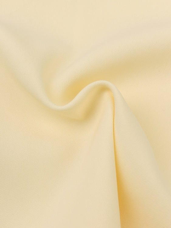 Close-up van de zachte boterkleurige twill-stof van de Ydence Bermuda Jolijn | Jo&Co Club
