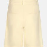 Vrijstaande productfoto achterkant van soft yellow Ydence Bermuda Jolijn | Jo&Co Club