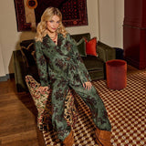 Campagnebeeld Ydence winter 2026: groene blazer met fluwelen bloemen Ydence Zoya | Jo&Co Club