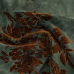 Groene blazer met fluwelen bloemen Ydence Zoya – detail van de stof | Jo&Co Club