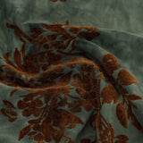 Groene blazer met fluwelen bloemen Ydence Zoya – detail van de stof | Jo&Co Club