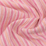 Close-up van de roze gestreepte katoenstof van de Ydence Annabella blouse | Jo&Co Club