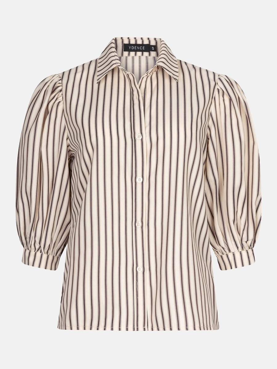 Vrijstaande productfoto van een damesblouse met een crèmekleurige basis en donkerbruine | Ydence Bobbie | Jo&Co Club