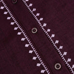 Detailopname van de stof van een blouse in pruim | Ydence Hannah | Jo&Co Club
