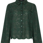 Smaragdgroene broderie blouse met geschulpte zoom Ydence Lieke – voorkant | Jo&Co Club