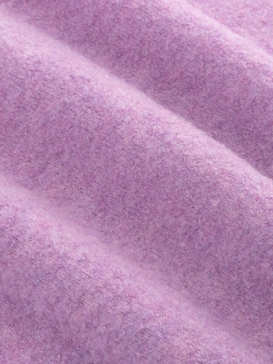 Detailopname van de stof van een vest in violet | Ydence Kitty | Jo&Co Club