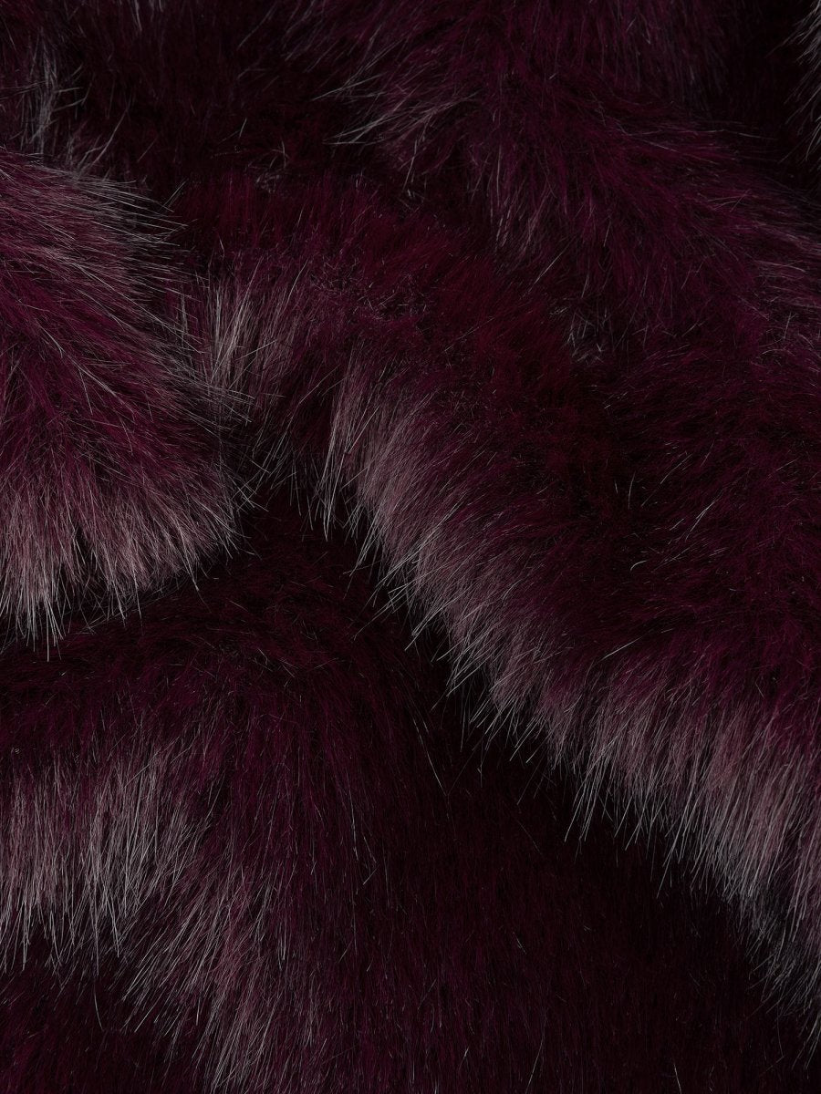 Paarse fake fur jas met kraag Ydence Chrissy – detail van de stof | Jo&Co Club