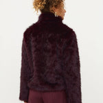 Model in paarse fake fur jas met kraag Ydence Chrissy | Jo&Co Club