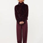 Model in paarse fake fur jas met kraag Ydence Chrissy | Jo&Co Club