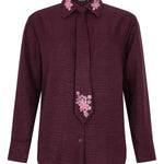 Pruimkleurige blouse met geborduurde bloemen Ydence Carrie – voorkant | Jo&Co Club