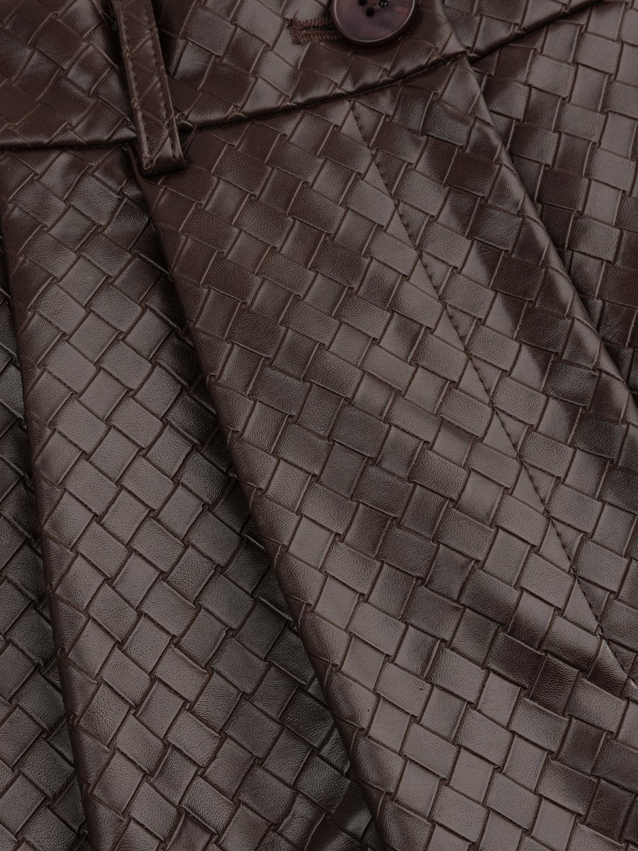 Donkerbruine gevlochten kunstleren short Ydence Pamela – detail van de stof | Jo&Co Club