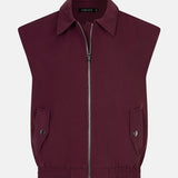 Productfoto van de voorkant van het danielle gilet van ydence in burgundy met rits aan de voorkant.