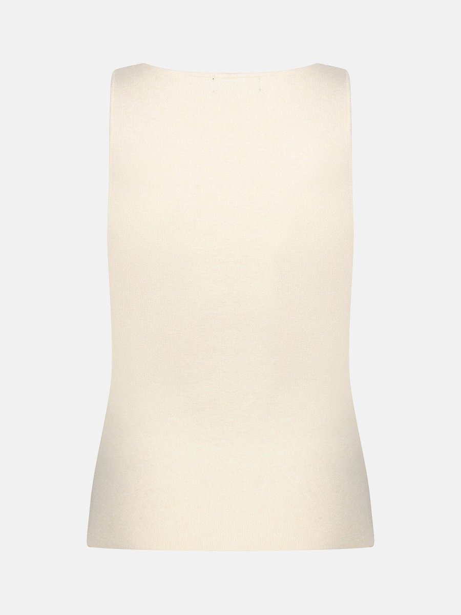 Dit is een productfoto van de achterkant van een mouwloze, gebreide top in een ecru-kleur | Ydence Mella | Jo&Co Club