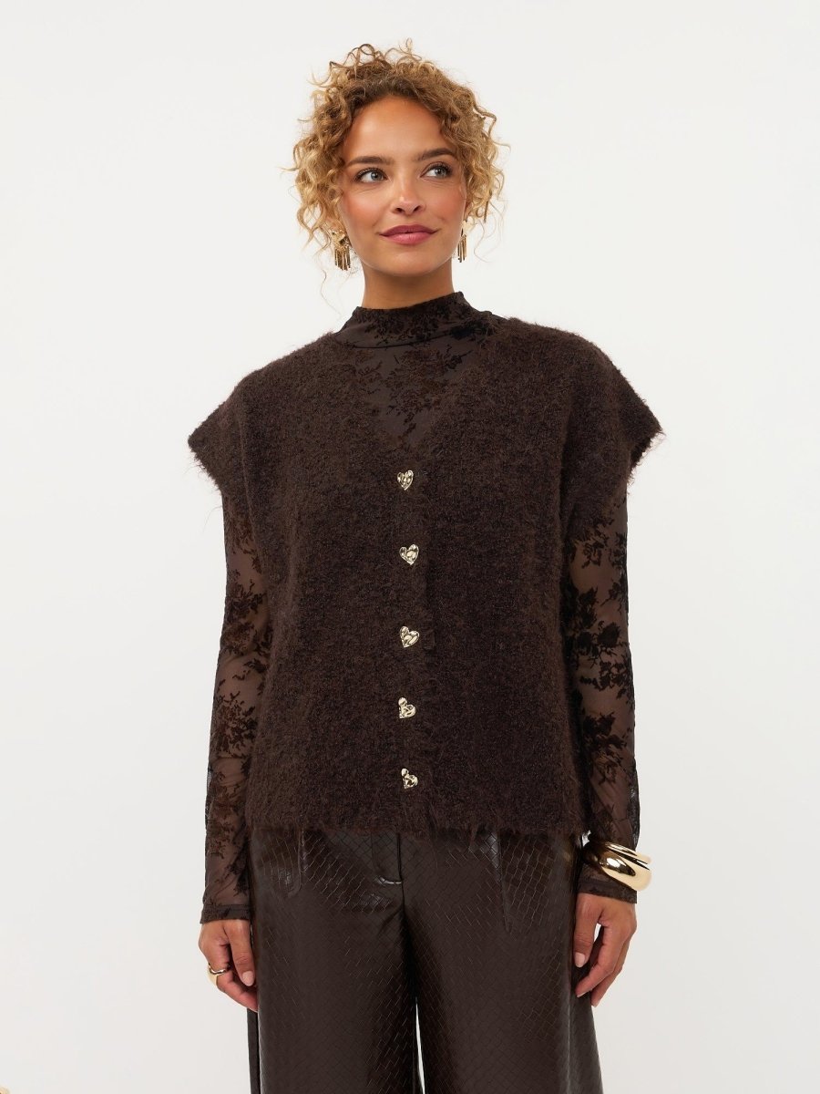 Model in bruine mesh top met fluwelen bloemen Ydence Brandy | Jo&Co Club