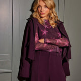 Campagnebeeld Ydence winter 2026: pruimpaarse mesh top met roze bloemen Ydence Willemijn | Jo&Co Club