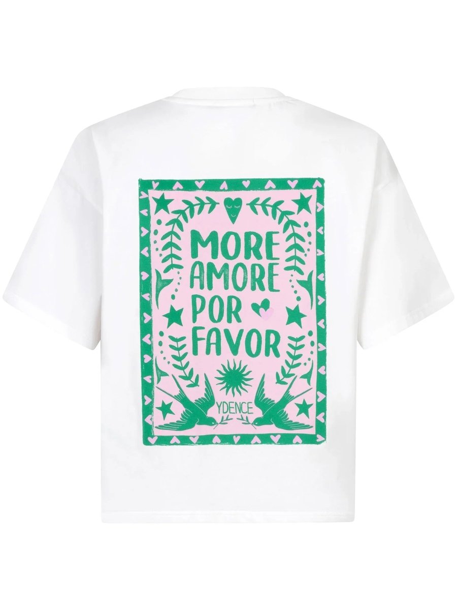 Achterzijde van het Ydence T-shirt met kleurrijke backprint “More Amore Por Favor".