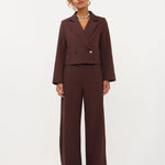 Model in roodbruine pantalon Ydence Dominique | Jo&Co Club