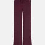 Productfoto van de achterkant van de solange pants van ydence in een burgundy kleur.