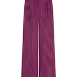 Vrijstaande productfoto van een broek in pruim op een witte achtergrond | Ydence Winleigh | Jo&Co Club