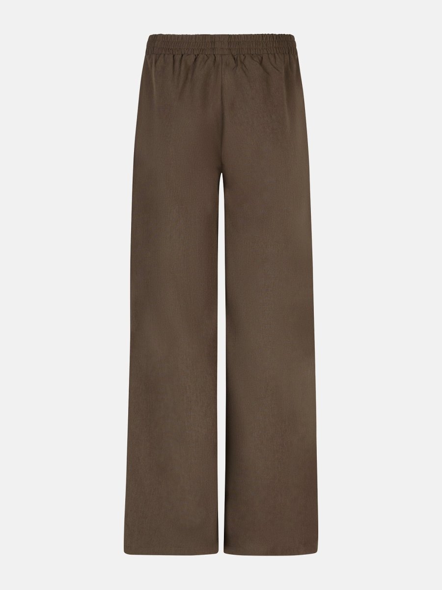 Productfoto van de achterkant van de yade pants van ydence in de kleur mud.