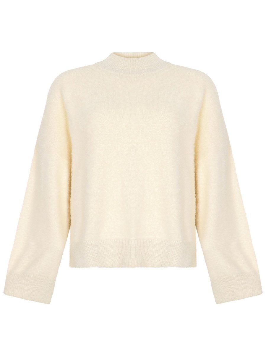 Witte pluizige trui Ydence Patty – voorkant | Jo&Co Club