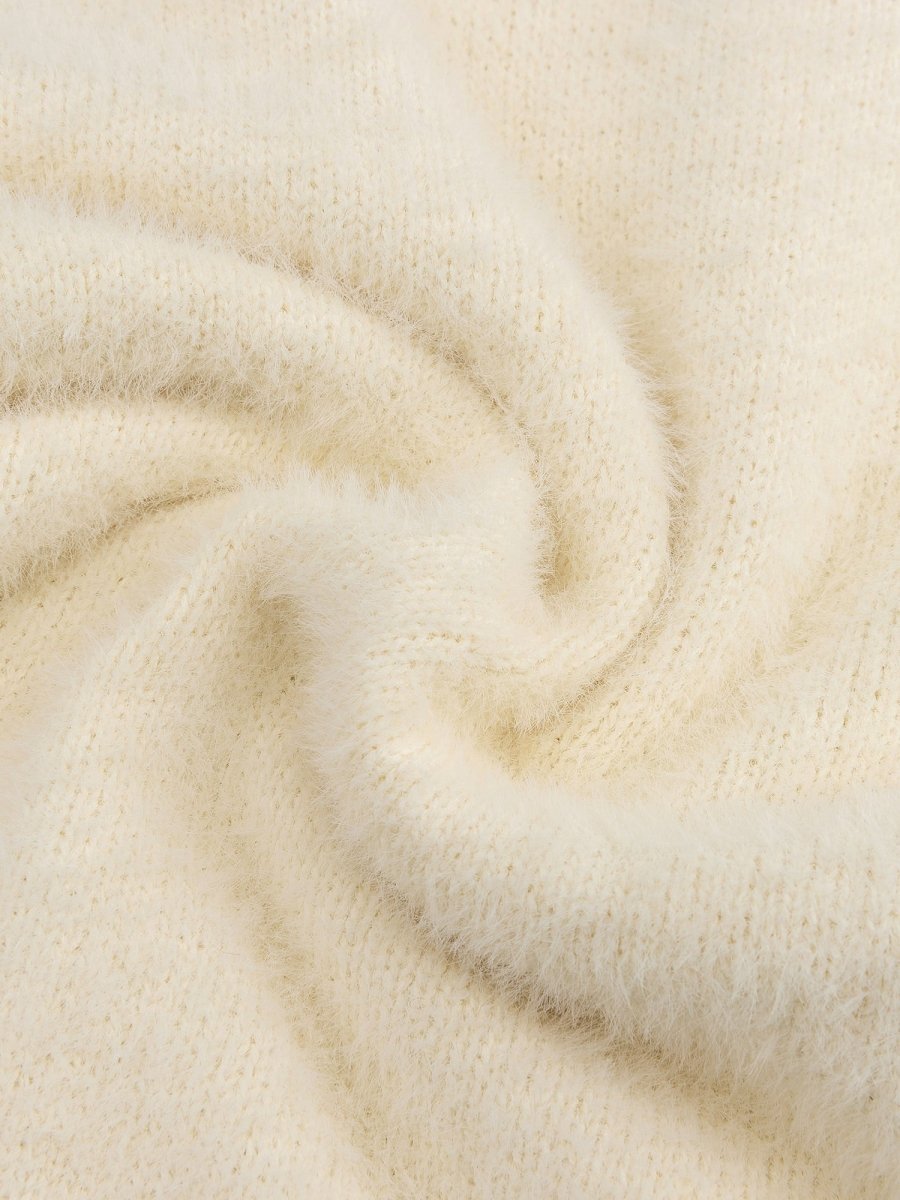 Witte pluizige trui Ydence Patty – detail van de stof | Jo&Co Club