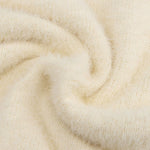 Witte pluizige trui Ydence Patty – detail van de stof | Jo&Co Club