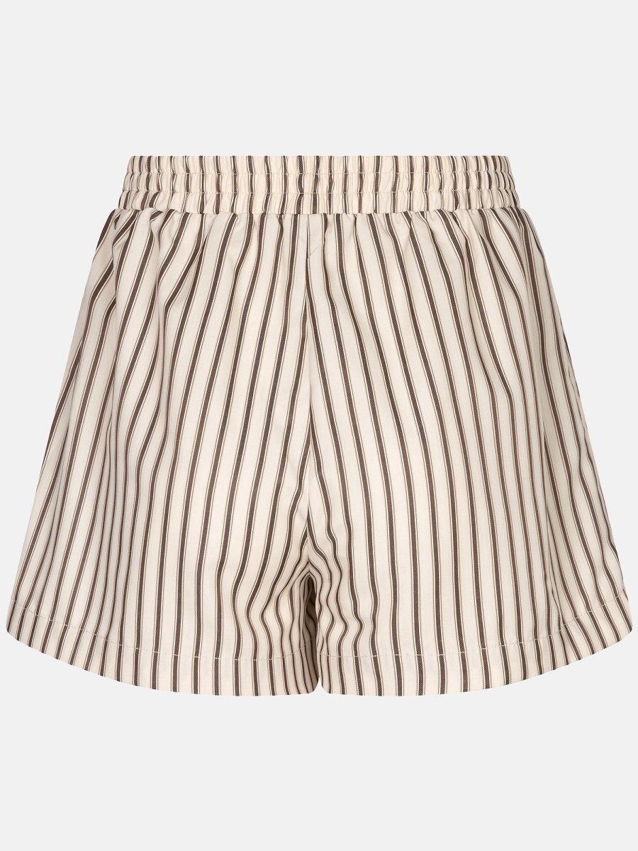 Dit is een vrijstaande productfoto van de achterkant van een korte broek | Ydence Beth | Jo&Co Club