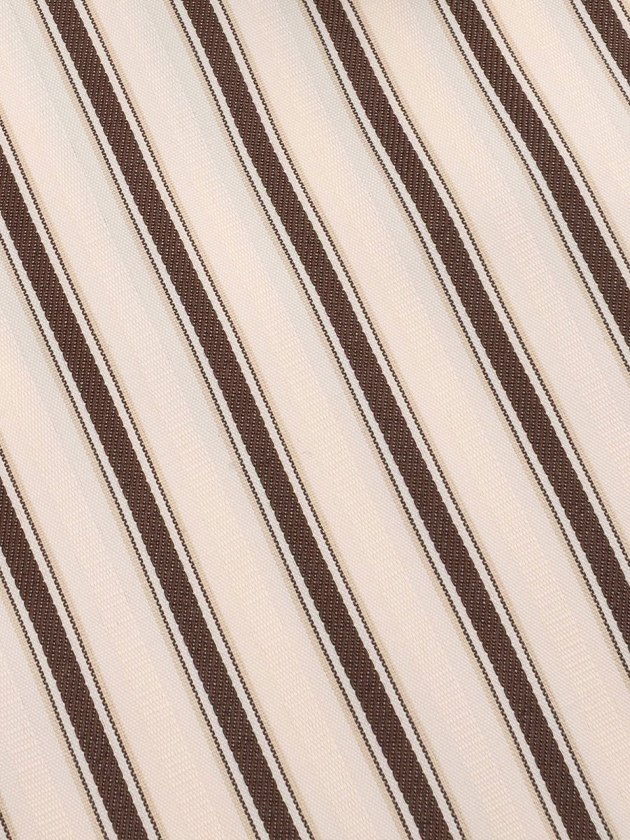 Dit is een close-up, diagonale opname van een geweven stof | Ydence Beth | Jo&Co Club
