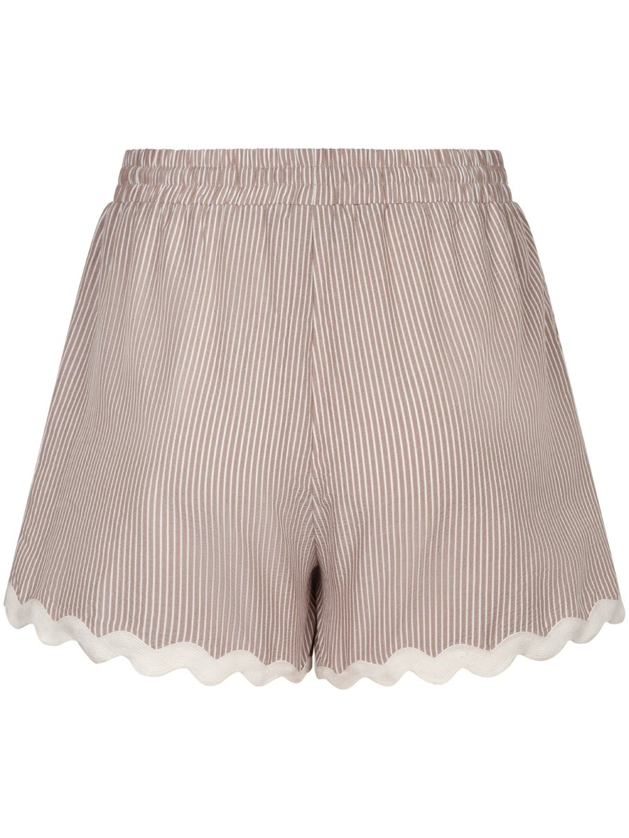 De achterkant van een korte broek, vrijstaand gefotografeerd tegen een witte achtergrond | Ydence Isabel | Jo&Co Club