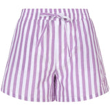 Vooraanzicht van de Mima short met strikceintuur, onderdeel van een co-ord set.