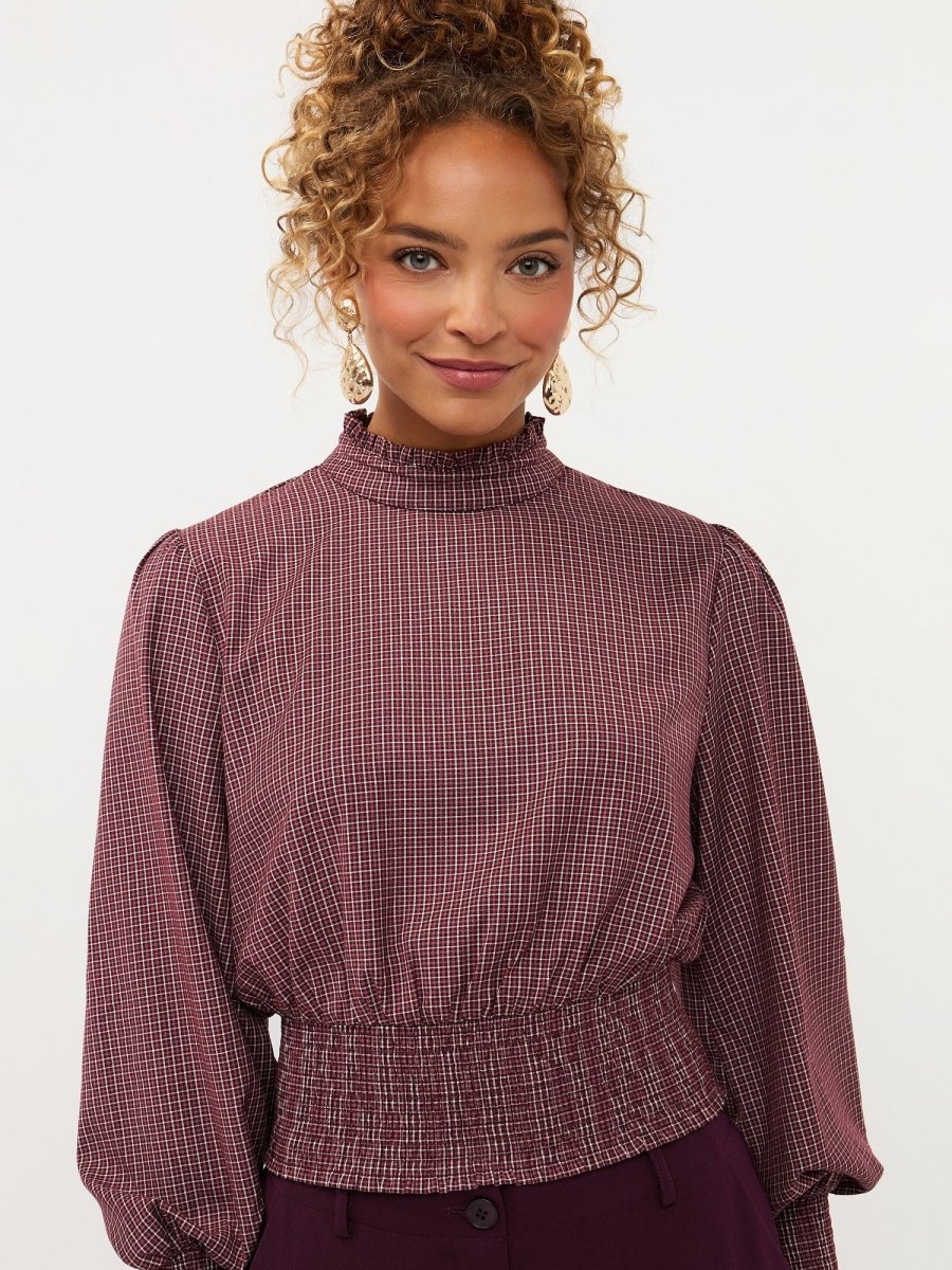 Model in geruite smock top met pofmouwen Ydence Tessa in mauve | Jo&Co Club