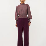 Model in geruite smock top met pofmouwen Ydence Tessa in mauve | Jo&Co Club