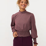 Model in geruite smock top met pofmouwen Ydence Tessa in mauve | Jo&Co Club