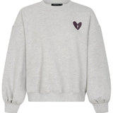 Grijze sweater met hartje en print op de rug Ydence Checked In – voorkant | Jo&Co Club