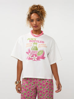 Ydence T-shirt | Juicy bottle in gebroken wit, t-shirt en lange broek met oversized