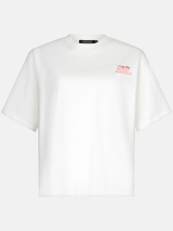 Vrijstaande productfoto voorkant van off-white Ydence Sunday mornings T-shirt | Jo&Co Club
