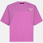 Een vrijstaande productfoto van een T-shirt tegen een lichtgrijze achtergrond | Ydence cafe | Jo&Co Club