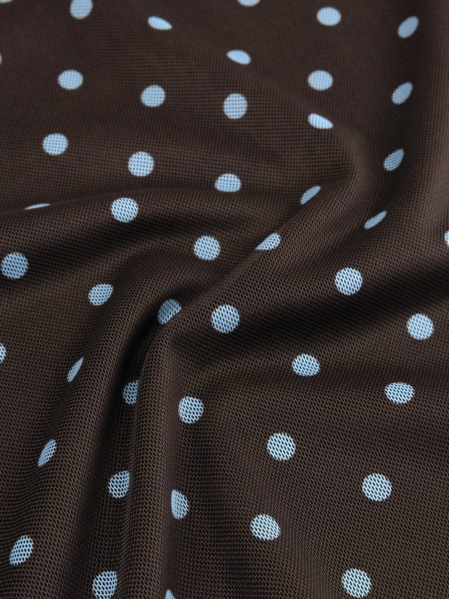 Detailopname van de stof van een top in bruin | Ydence Bailey | Jo&Co Club