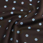 Detailopname van de stof van een top in bruin | Ydence Bailey | Jo&Co Club