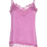 Een vrijstaande productfoto van een roze-paarse camisole top tegen een witte achtergrond | Ydence Callie | Jo&Co Club