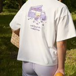Model draagt het Ydence Camper t-shirt met camperprint