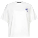 Een wit T-shirt met een oversized pasvorm, plat gefotografeerd tegen een witte achtergrond | Ydence Camper | Jo&Co Club