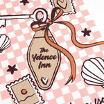 Een detailopname van een kledingstuk met een print op een witte ondergrond | Ydence The ydence Inn | Jo&Co Club