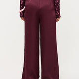 Campagnebeeld Ydence winter 2026: bordeaux wijde broek Ydence Cecillia | Jo&Co Club