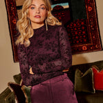 Campagnebeeld Ydence winter 2026: bordeaux wijde broek Ydence Cecillia | Jo&Co Club