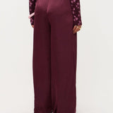 Campagnebeeld Ydence winter 2026: bordeaux wijde broek Ydence Cecillia | Jo&Co Club